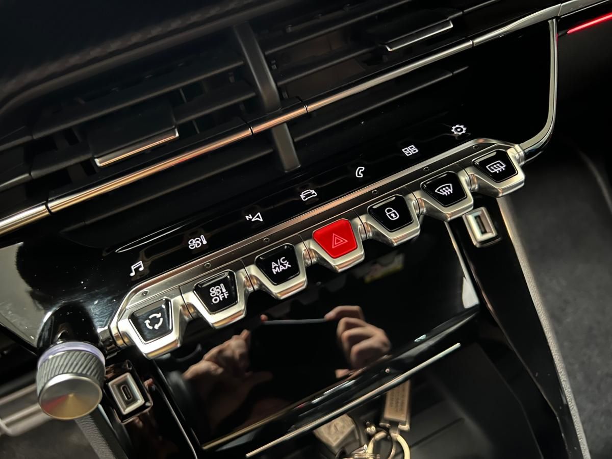 peugeot-208-2022-gasolina-1199cc