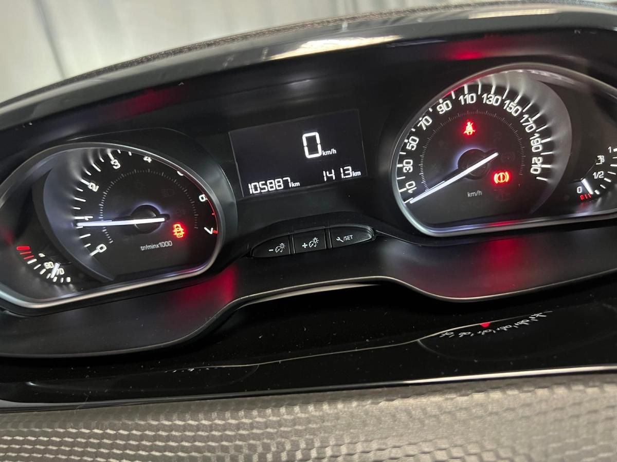 peugeot-208-2018-gasolina-1199cc