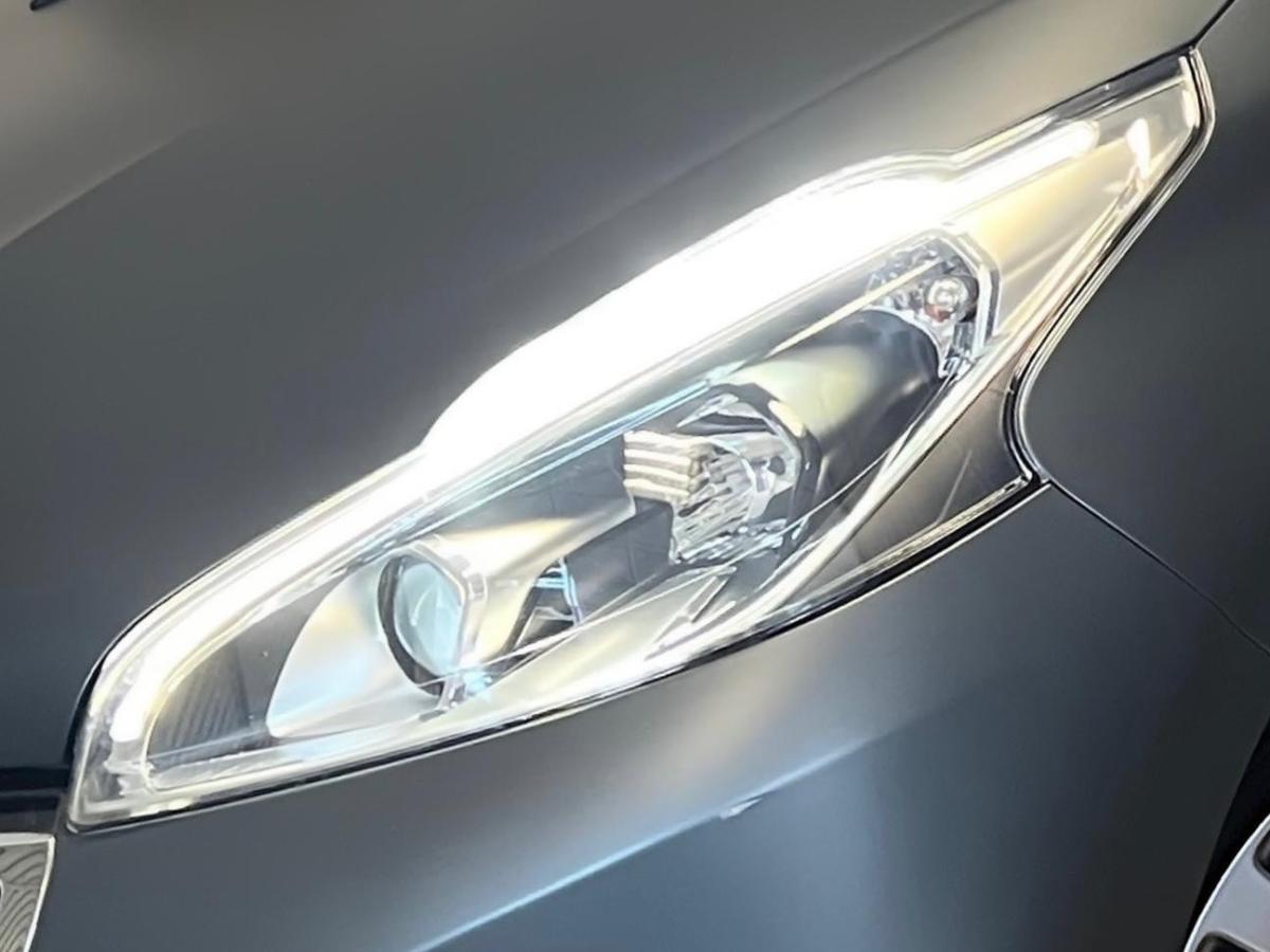 peugeot-208-2018-gasolina-1199cc