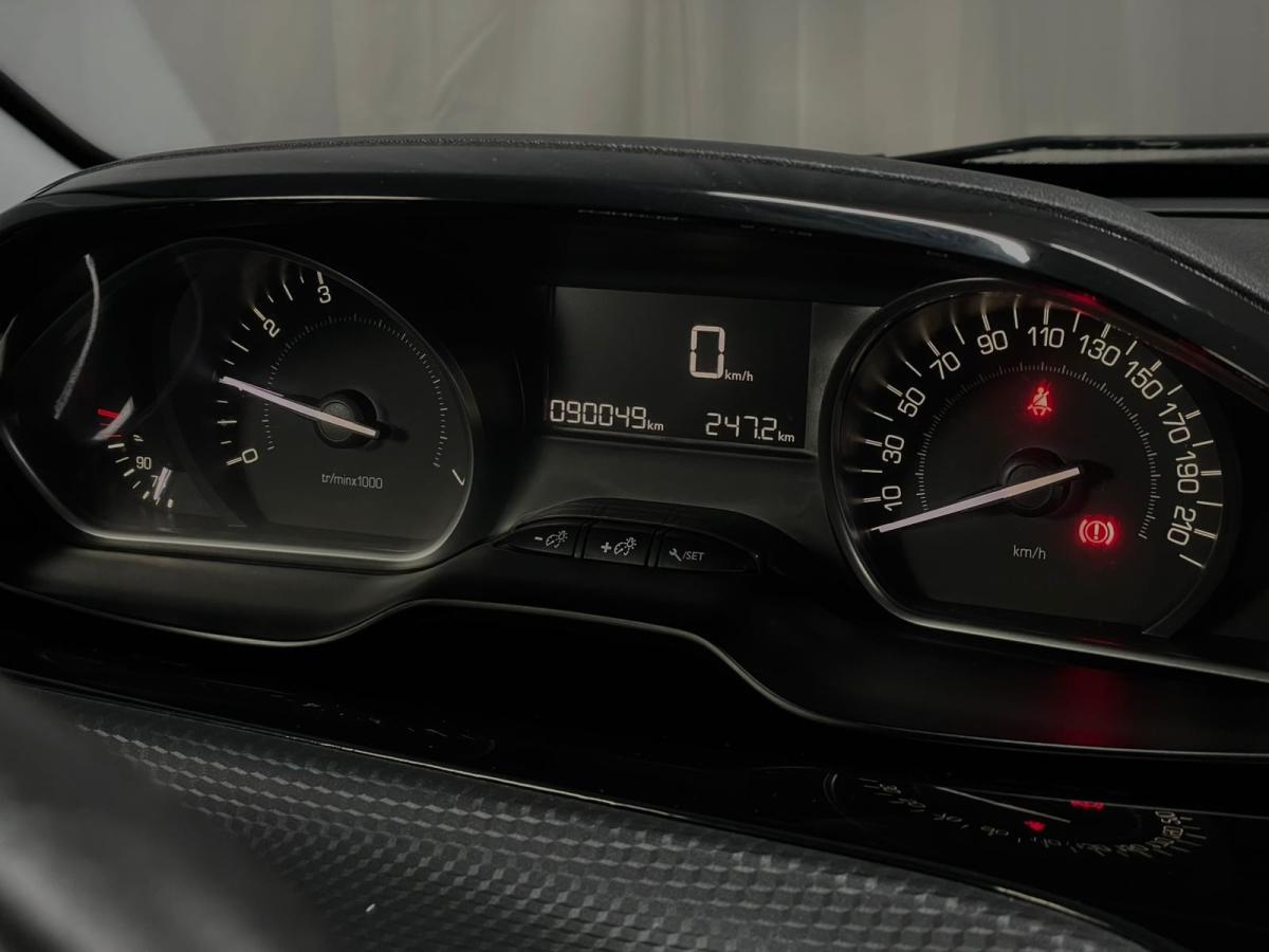 peugeot-208-2019-gasolina-1199cc