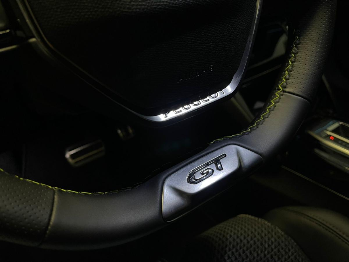 peugeot-2008-2023-eletrico-500cc