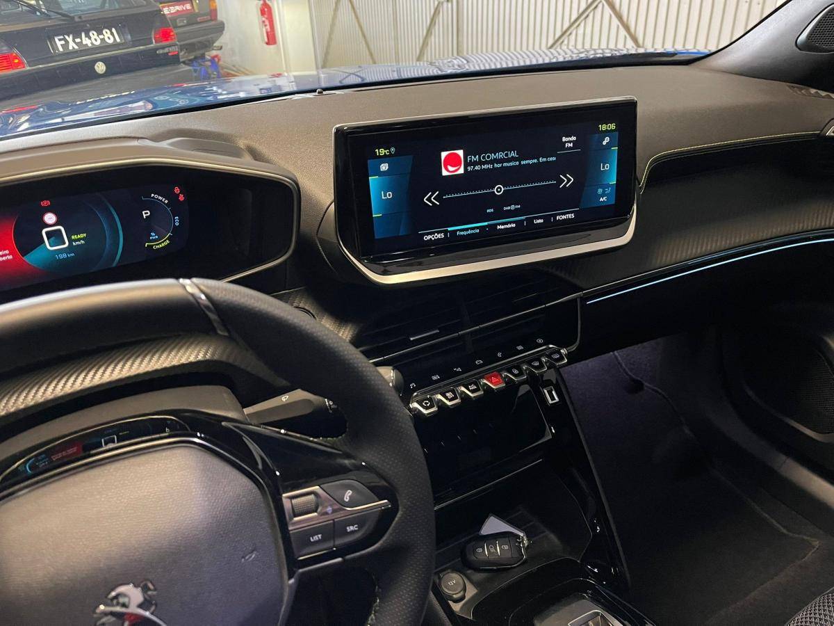 peugeot-2008-2023-eletrico-500cc