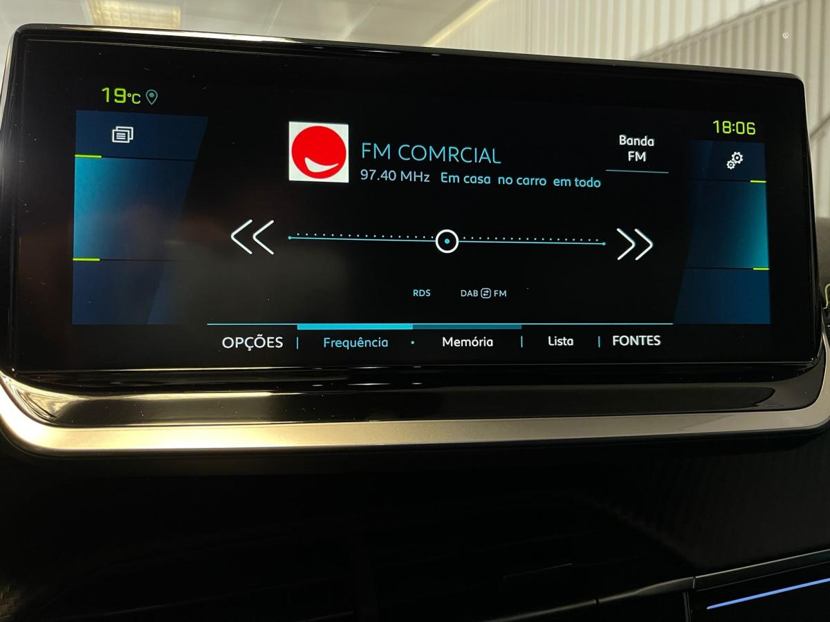 peugeot-2008-2023-eletrico-500cc