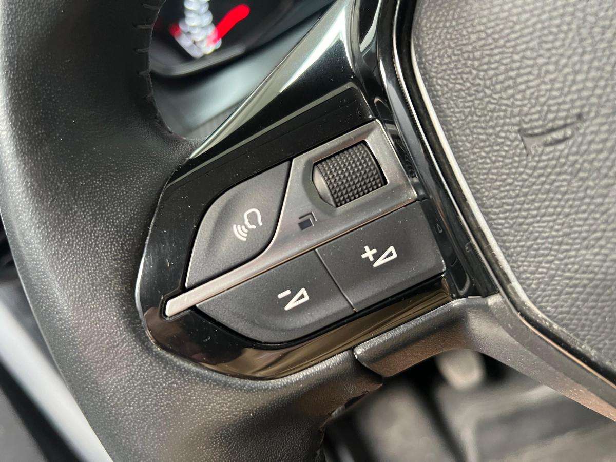 peugeot-208-2023-gasolina-1199cc