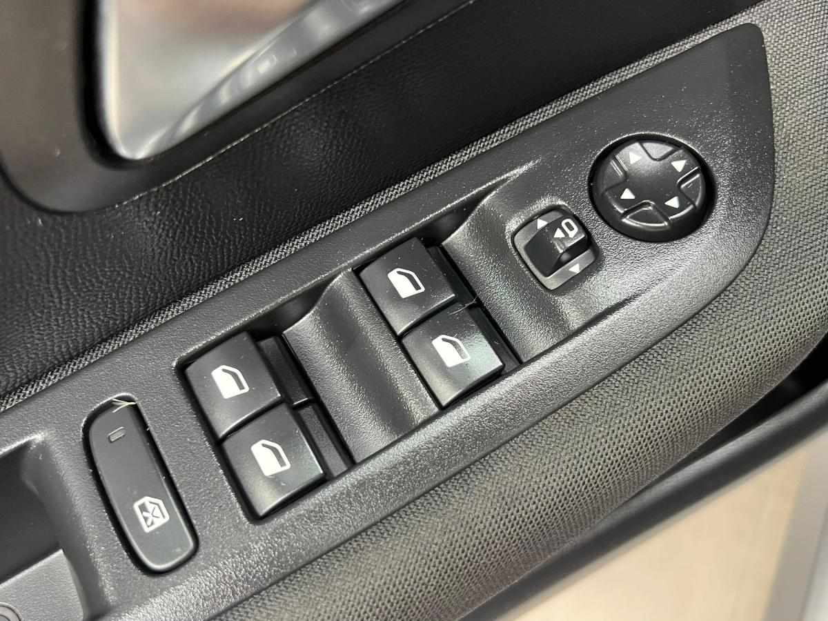 peugeot-208-2023-gasolina-1199cc