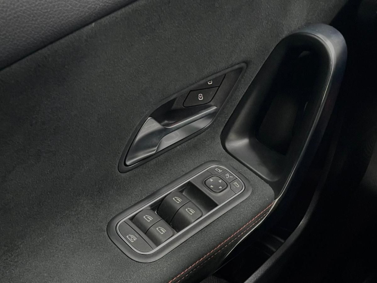 mercedes-benz-classe-a-2024-hibrido-a-gasolina-1332cc