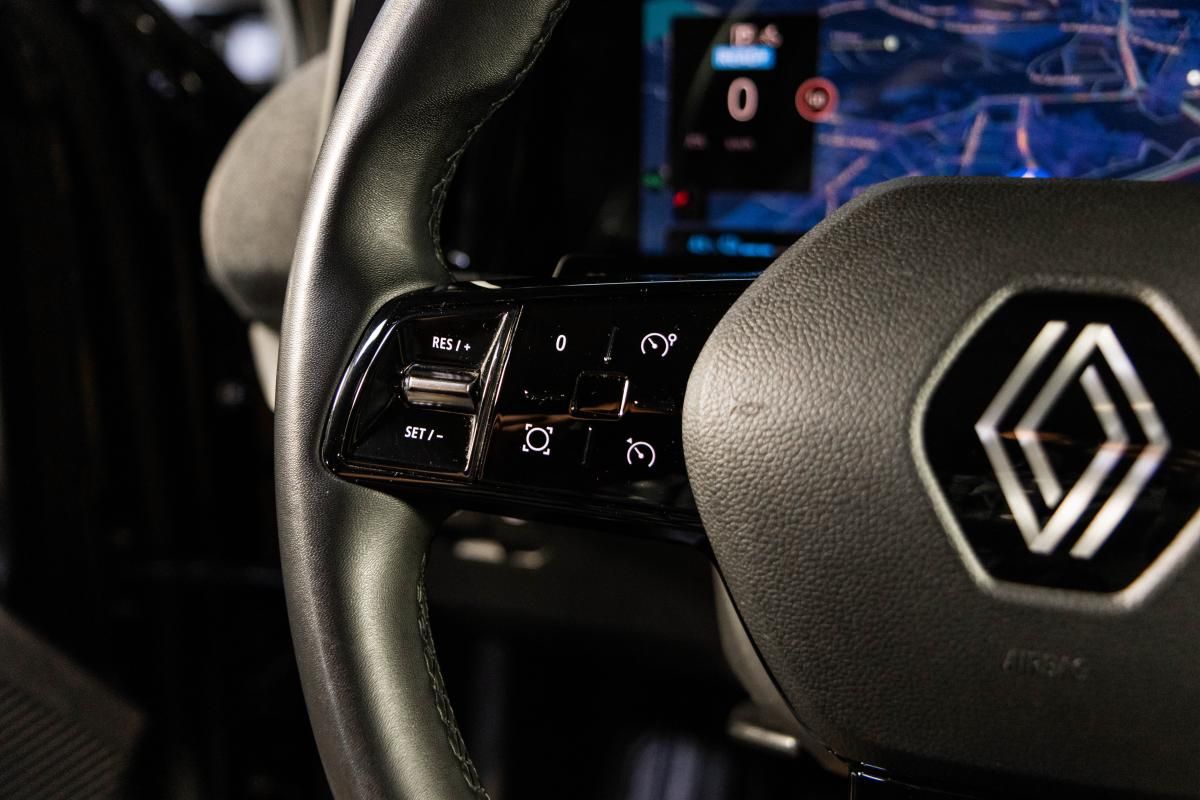 renault-megane-e-tech-2023-eletrico-0cc