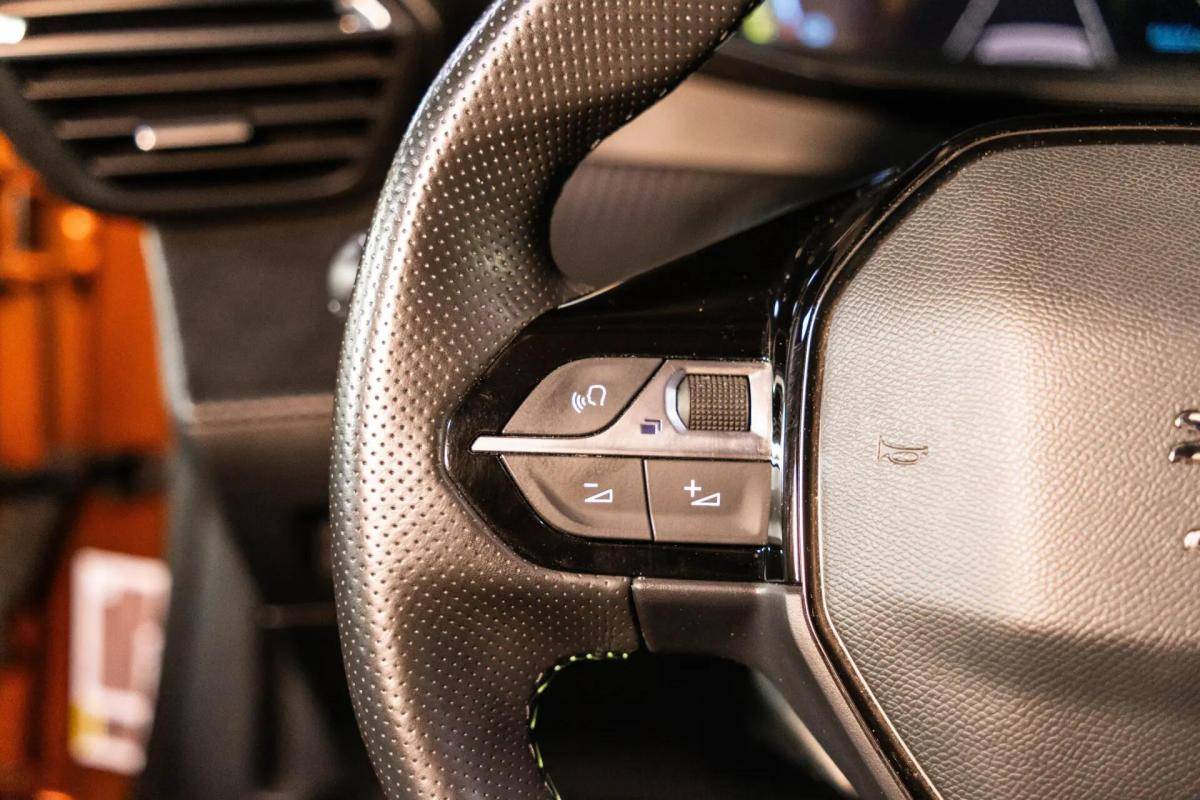 peugeot-e-2008-2022-eletrico-0cc