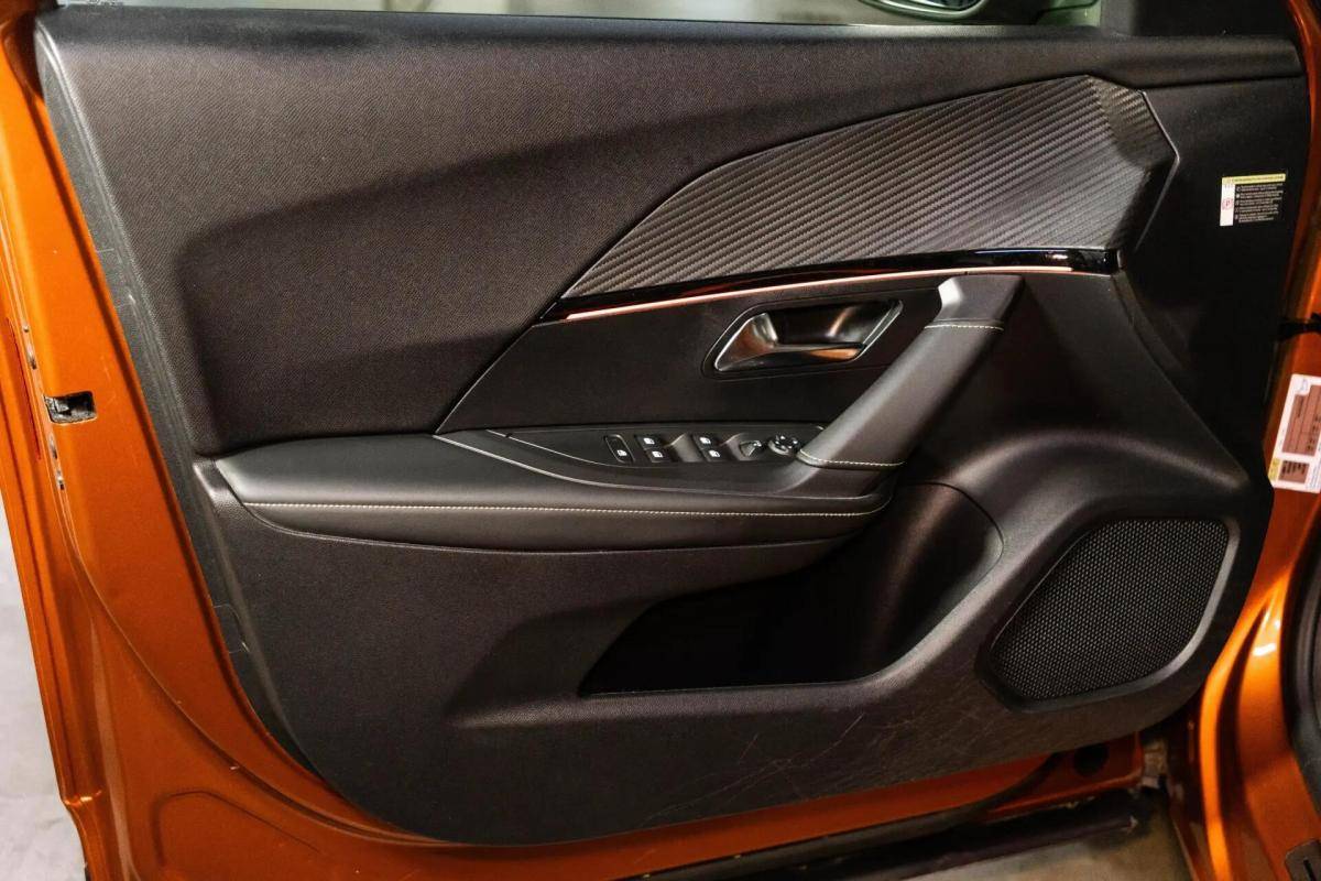 peugeot-e-2008-2022-eletrico-0cc