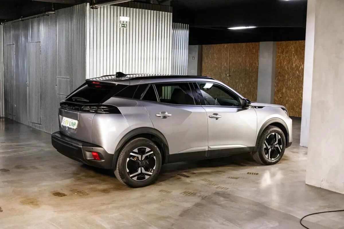 peugeot-e-2008-2025-eletrico-0cc