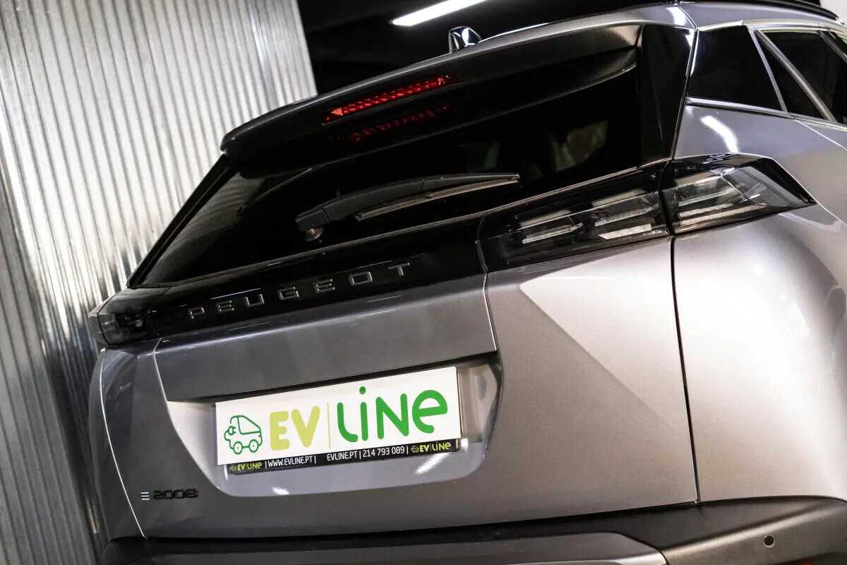 peugeot-e-2008-2025-eletrico-0cc