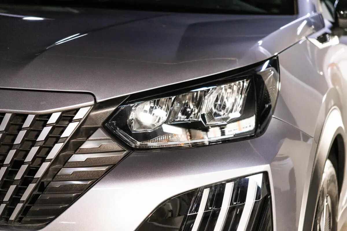 peugeot-e-2008-2025-eletrico-0cc