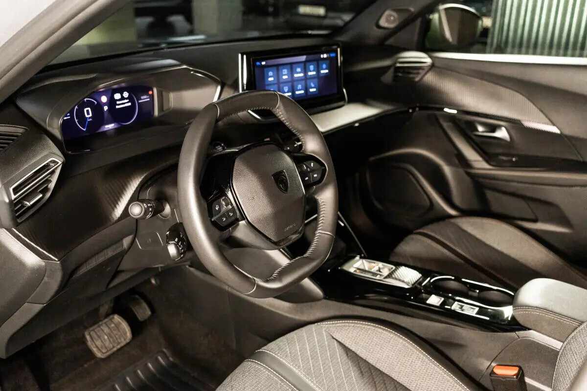 peugeot-e-2008-2025-eletrico-0cc
