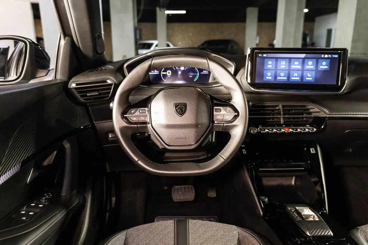 peugeot-e-2008-2025-eletrico-0cc