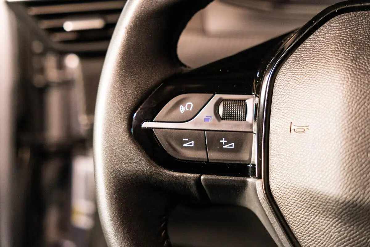 peugeot-e-2008-2025-eletrico-0cc