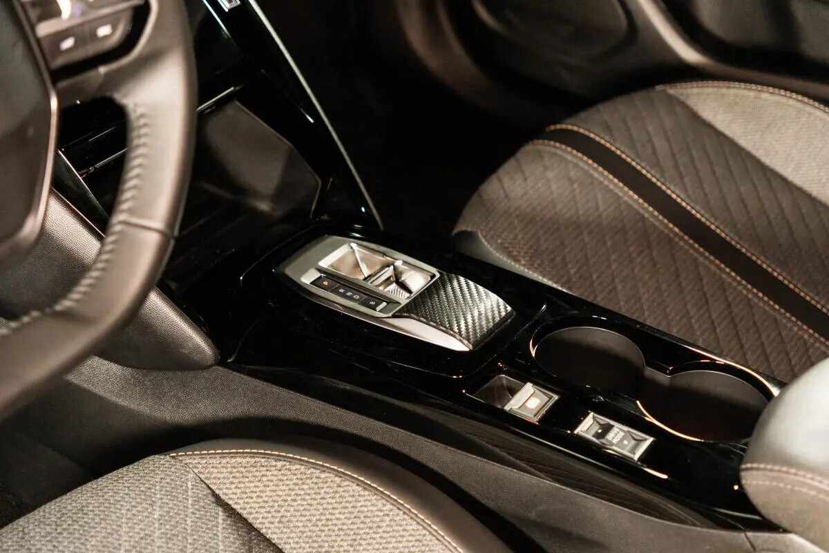 peugeot-e-2008-2025-eletrico-0cc