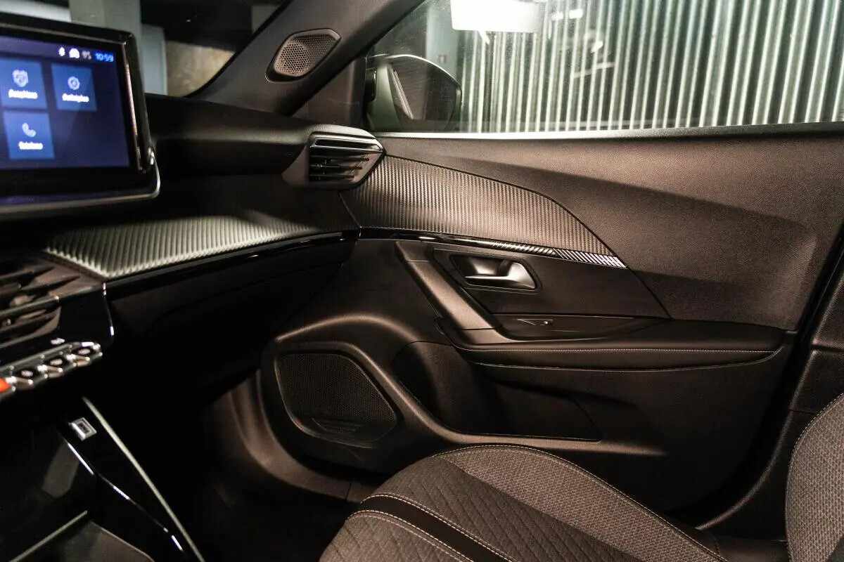 peugeot-e-2008-2025-eletrico-0cc