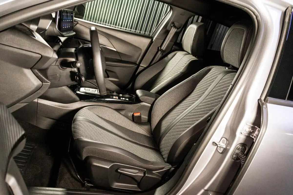 peugeot-e-2008-2025-eletrico-0cc