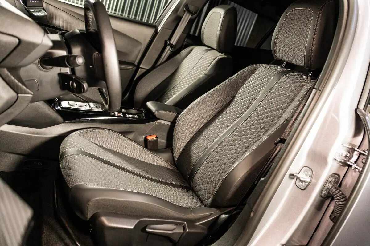 peugeot-e-2008-2025-eletrico-0cc