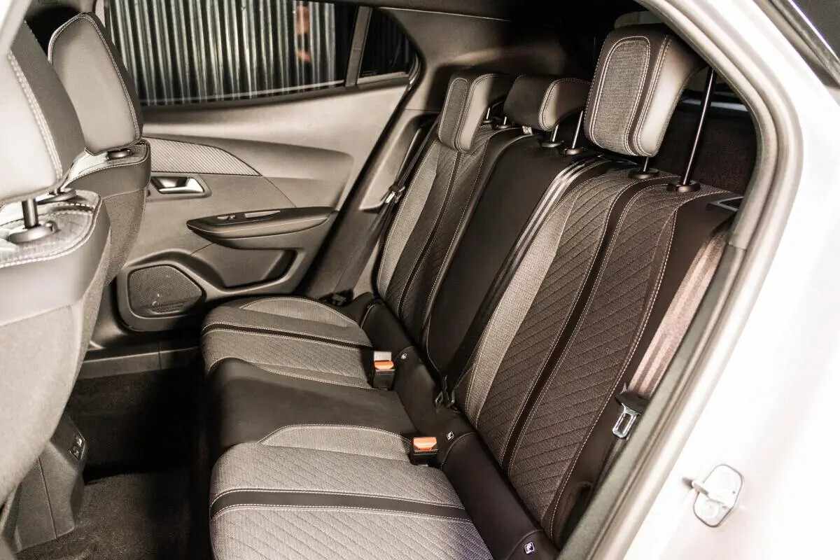 peugeot-e-2008-2025-eletrico-0cc