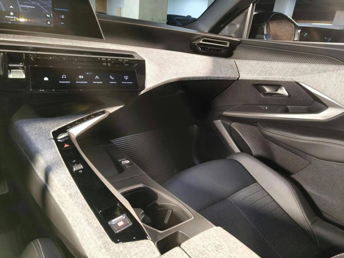 peugeot-e-3008-2025-eletrico-0cc
