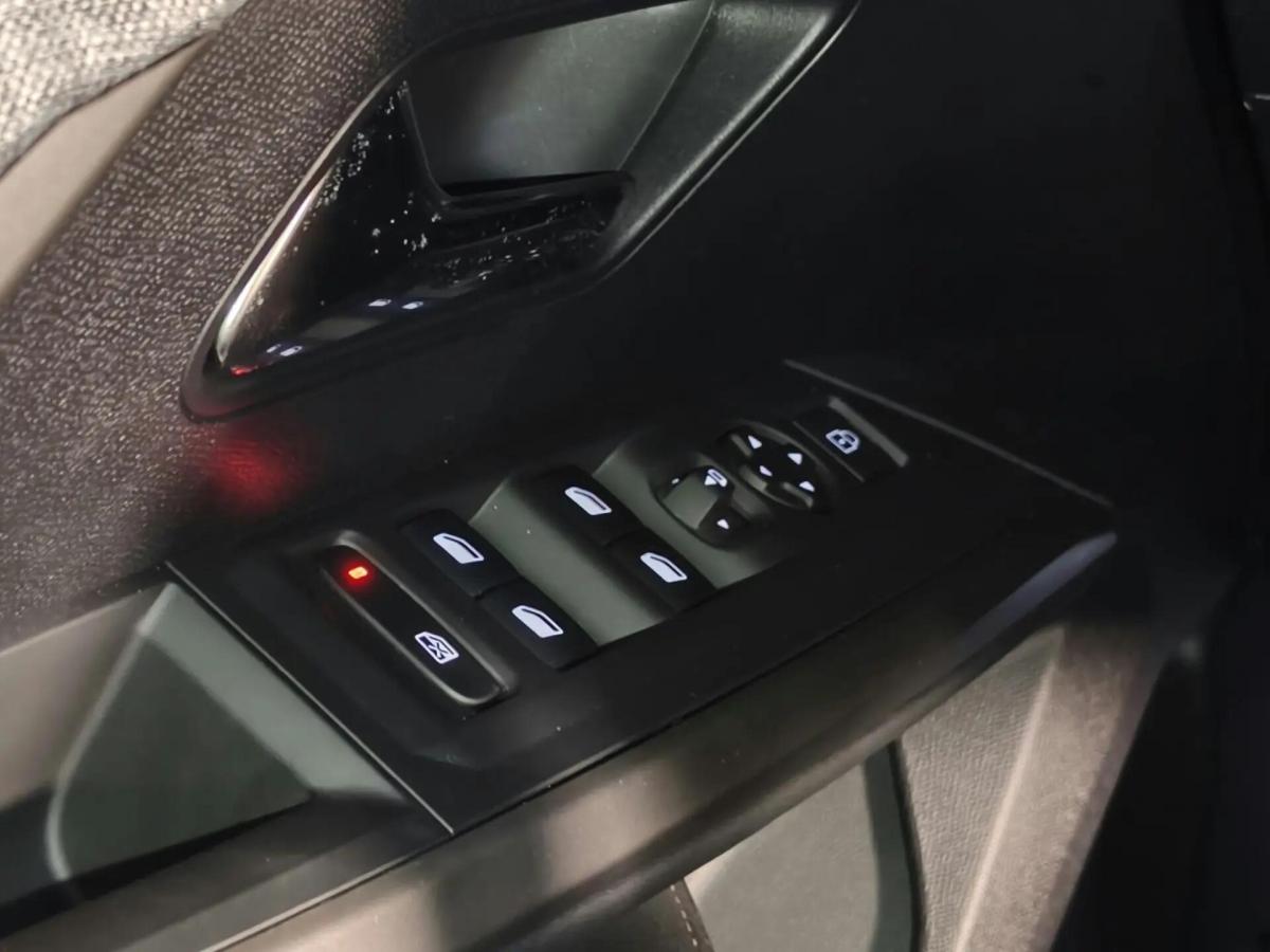 peugeot-e-3008-2025-eletrico-0cc