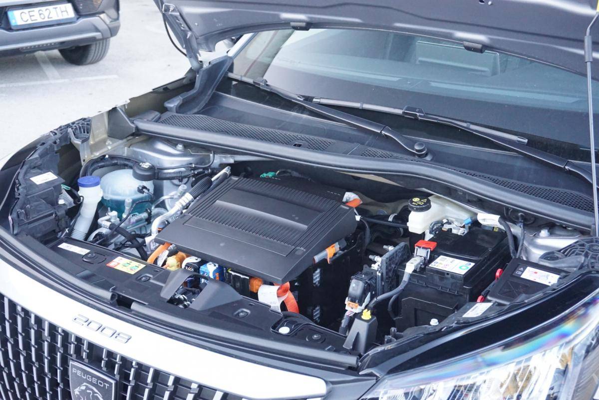 peugeot-e-2008-2025-eletrico-0cc