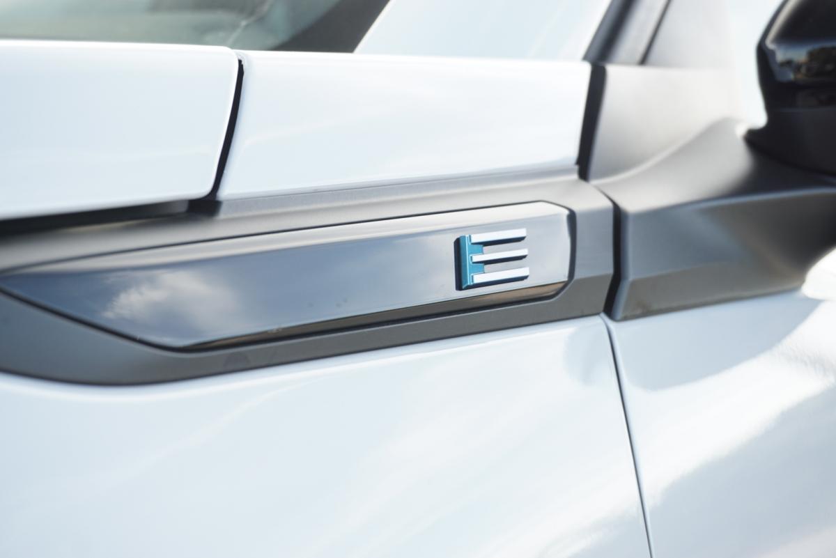 peugeot-e-2008-2025-eletrico-0cc