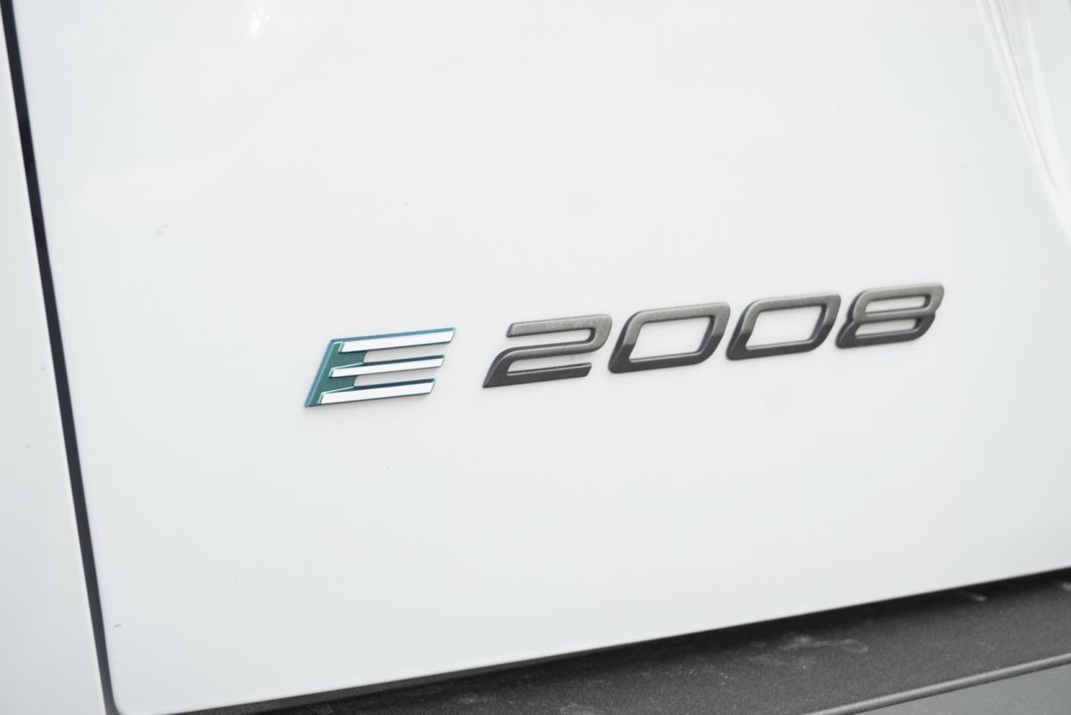 peugeot-e-2008-2025-eletrico-0cc