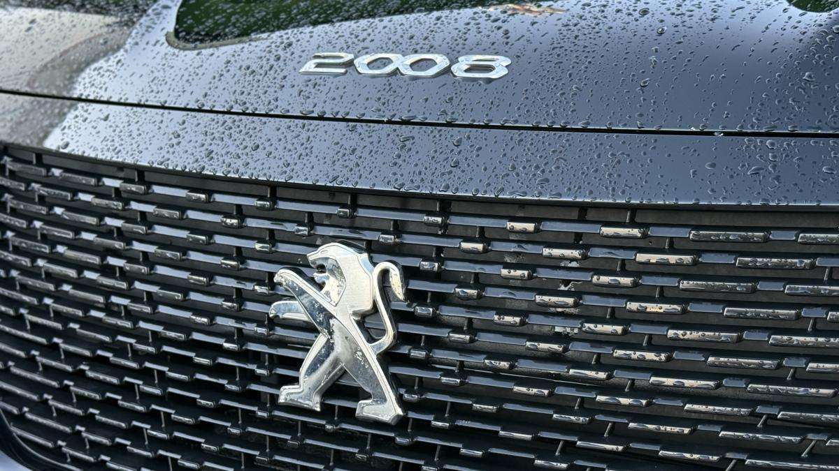 peugeot-e-2008-2023-eletrico-0cc