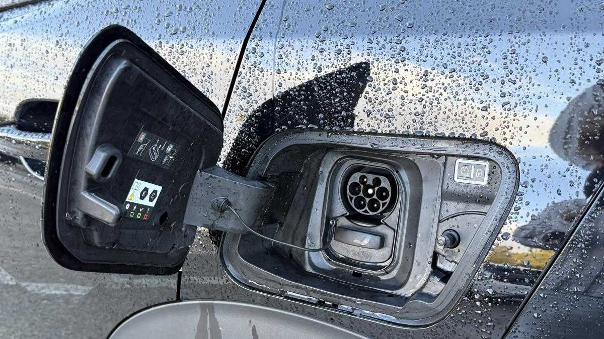 peugeot-e-2008-2023-eletrico-0cc
