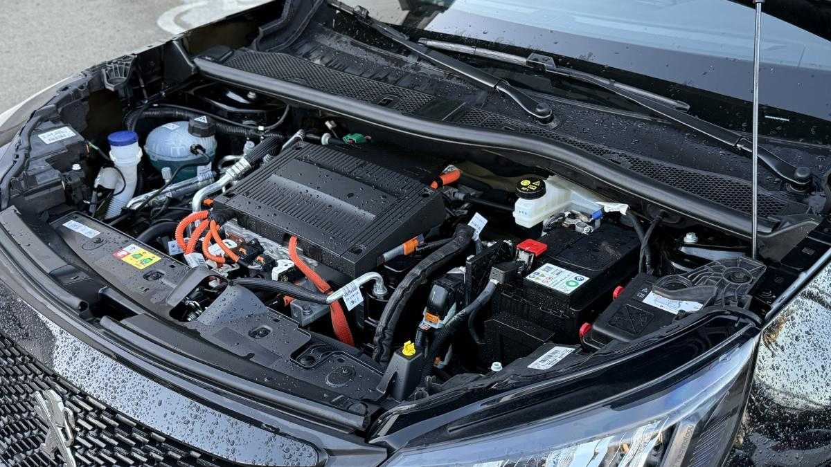 peugeot-e-2008-2023-eletrico-0cc