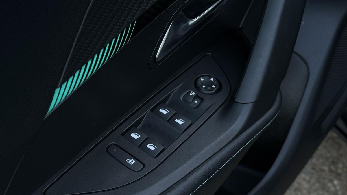 peugeot-e-2008-2023-eletrico-0cc