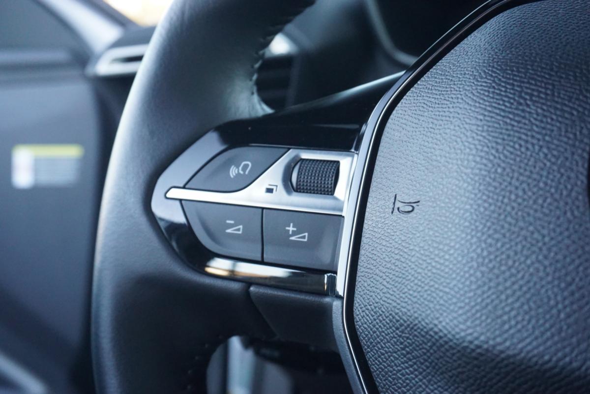 peugeot-e-2008-2025-eletrico-0cc