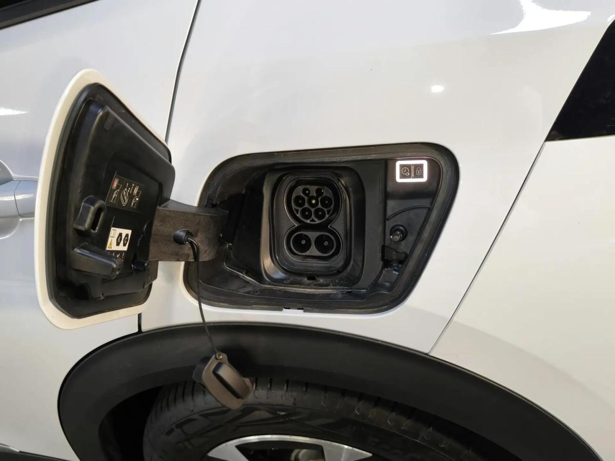 peugeot-e-2008-2025-eletrico-0cc