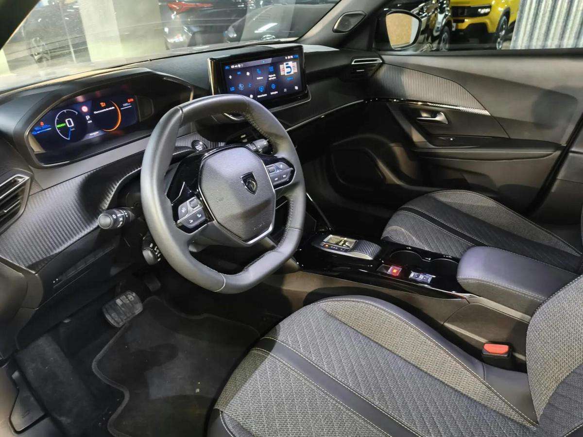 peugeot-e-2008-2025-eletrico-0cc