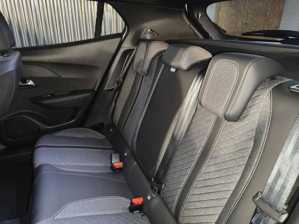 peugeot-e-2008-2025-eletrico-0cc