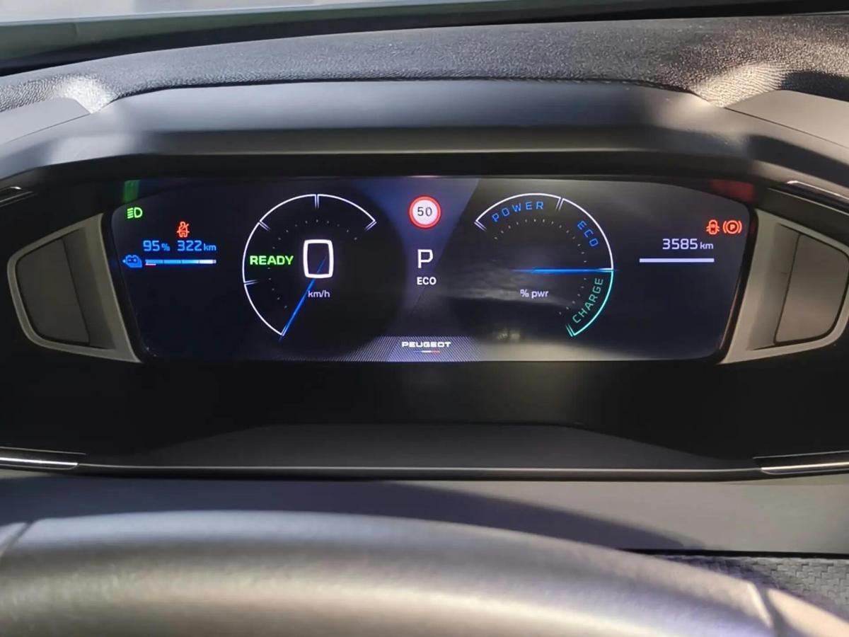 peugeot-e-2008-2025-eletrico-0cc