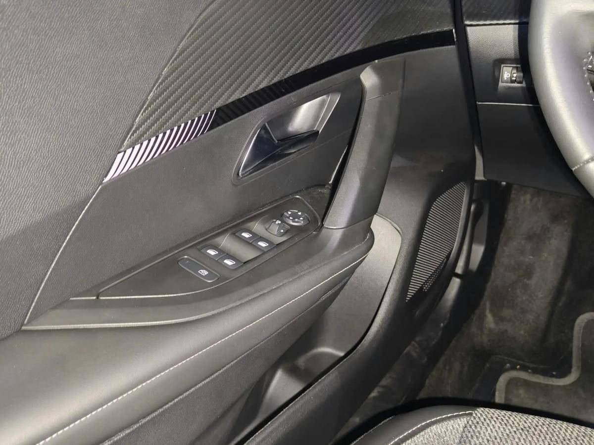 peugeot-e-2008-2025-eletrico-0cc