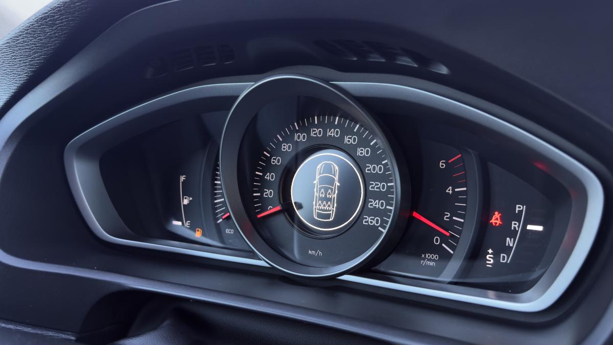 volvo-v40-2018-diesel-1969cc