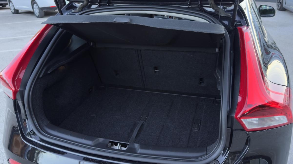 volvo-v40-2018-diesel-1969cc