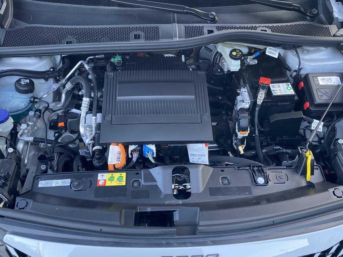peugeot-e-2008-2025-eletrico-0cc