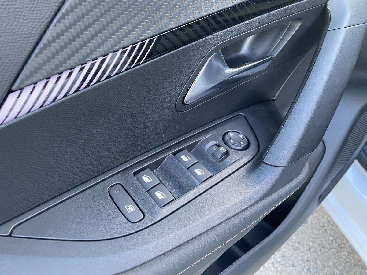 peugeot-e-2008-2025-eletrico-0cc