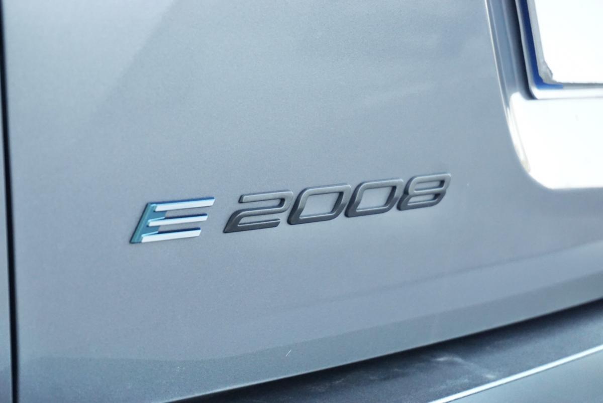 peugeot-e-2008-2025-eletrico-0cc