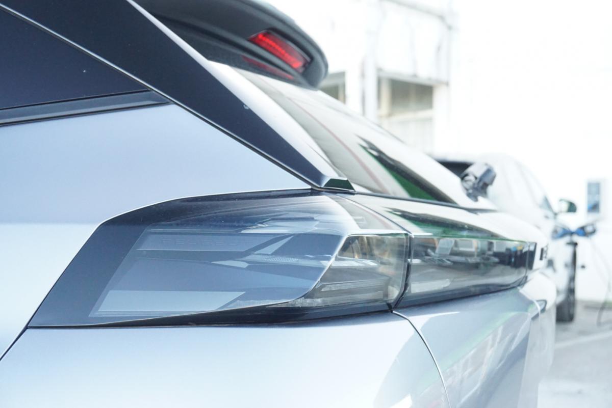 peugeot-e-2008-2025-eletrico-0cc