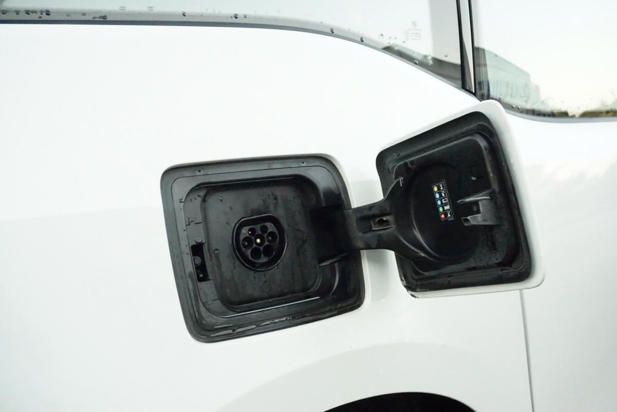 bmw-ix3-2016-hibrido-a-gasolina-647cc