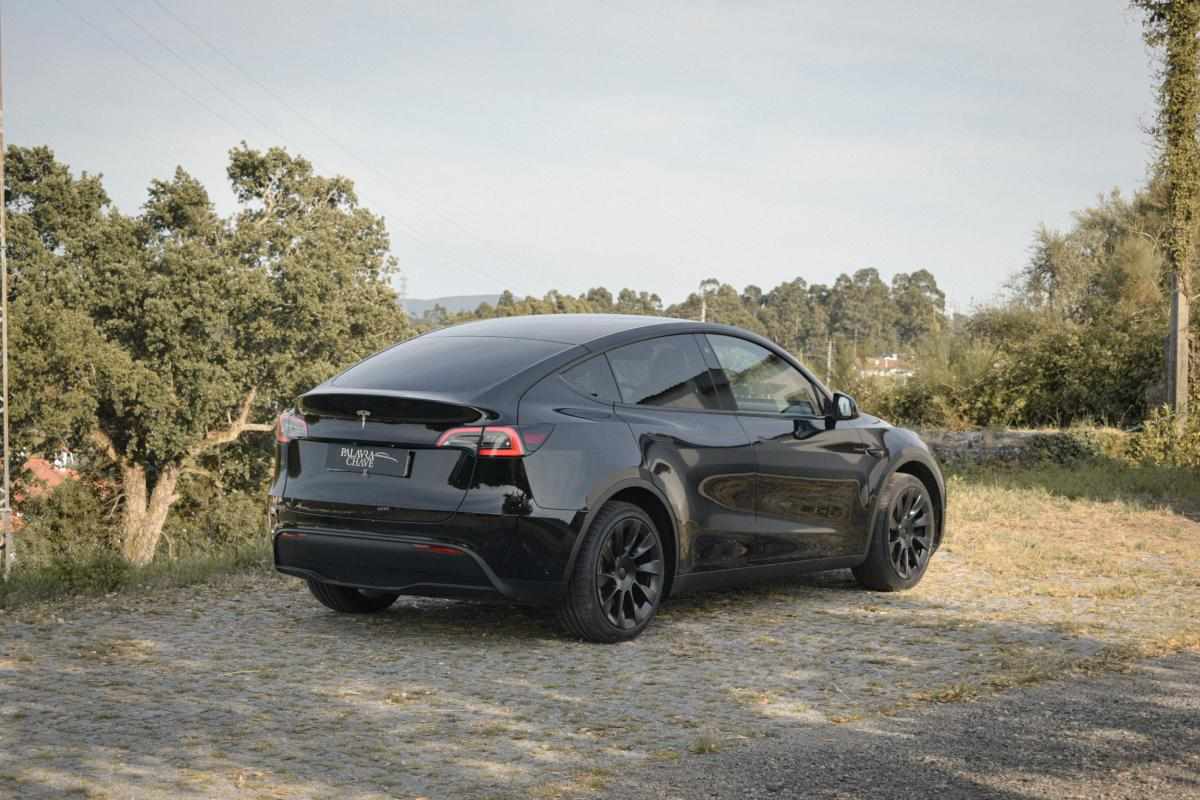 tesla-model-y-standard-range-rwd-2023-eletrico