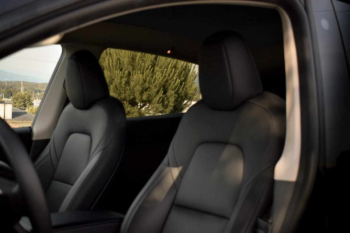 tesla-model-y-standard-range-rwd-2023-eletrico