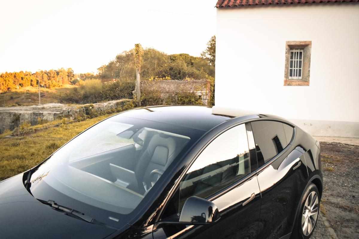 tesla-model-y-standard-range-rwd-2023-eletrico