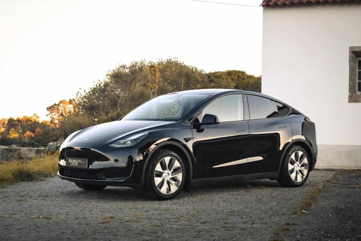 tesla-model-y-standard-range-rwd-2023-eletrico